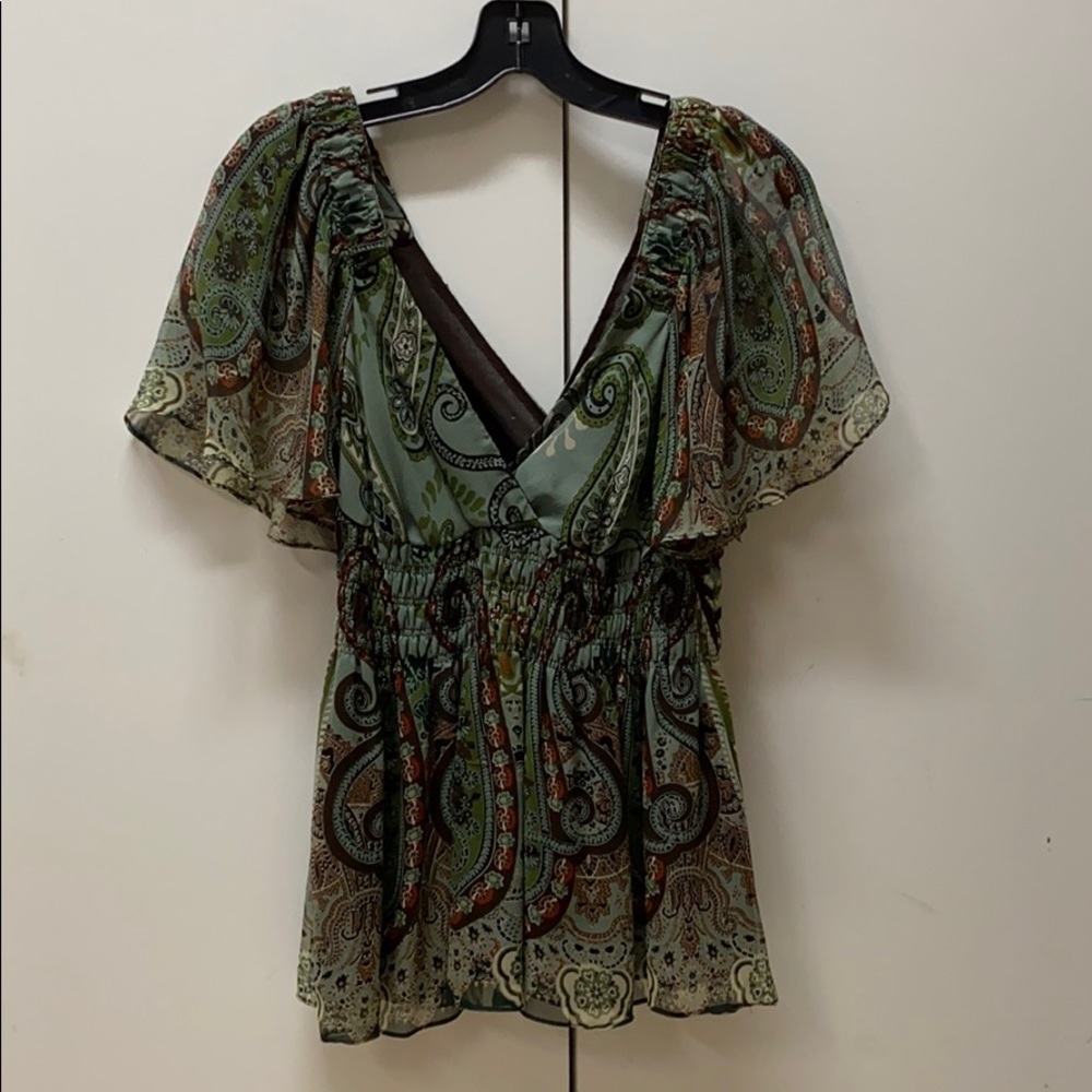 super cute blouse with super cute loose sleeves!